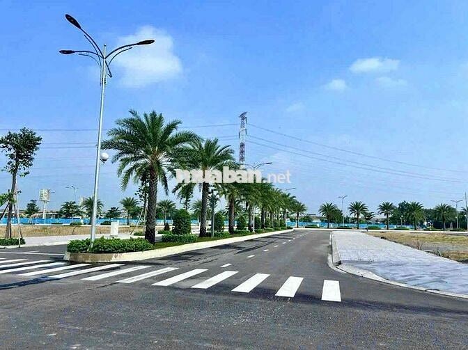 em bán vài lô đắt địa ngay trung tâm hành chính, giá 290tr
