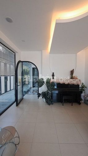 Nhà góc đường 16m, 4 lầu,6.5x22 Cạnh Làng Đại Học A, thang máy 15.5 tỷ