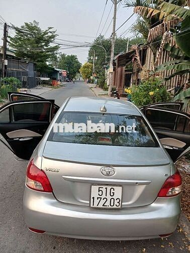 Toyota Vios 2010 Xe Gia Đình Đang Đi .