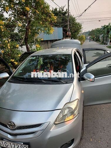 Toyota Vios 2010 Xe Gia Đình Đang Đi .
