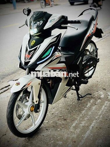 Honda Winner V1 Trắng đen kiễng