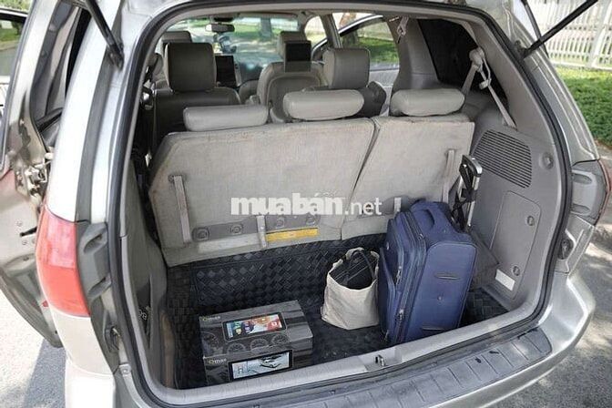 Toyota Sienna Bạc 7 chỗ