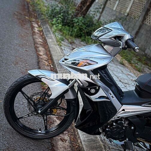 Yamaha Exciter 55p xuống áo bạc đen