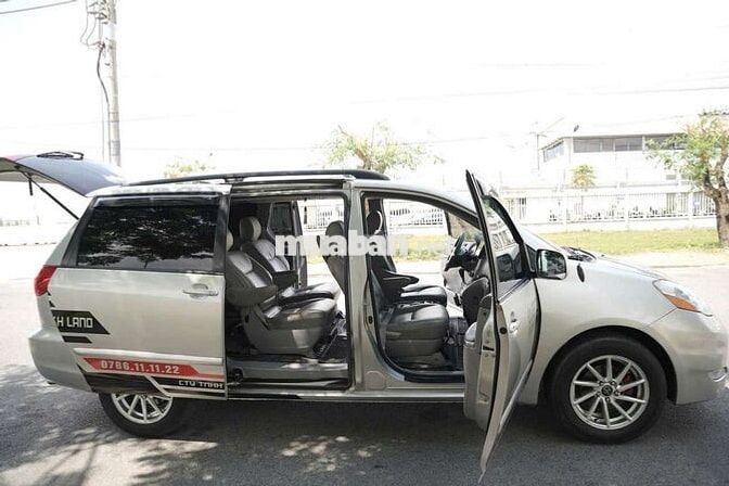 Toyota Sienna Bạc 7 chỗ