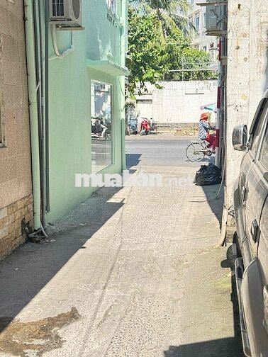 xuất cảnh cần bán gấp trong tháng nhà 4 lầu hxh cách mt 1 căn