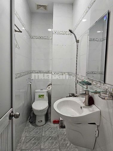 Cho thuê nhà nguyên căn 5 tầng tại hẻm 345 đường Hà Huy Giáp
