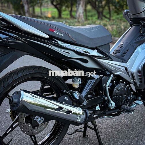 Yamaha Exciter 55p xuống áo bạc đen