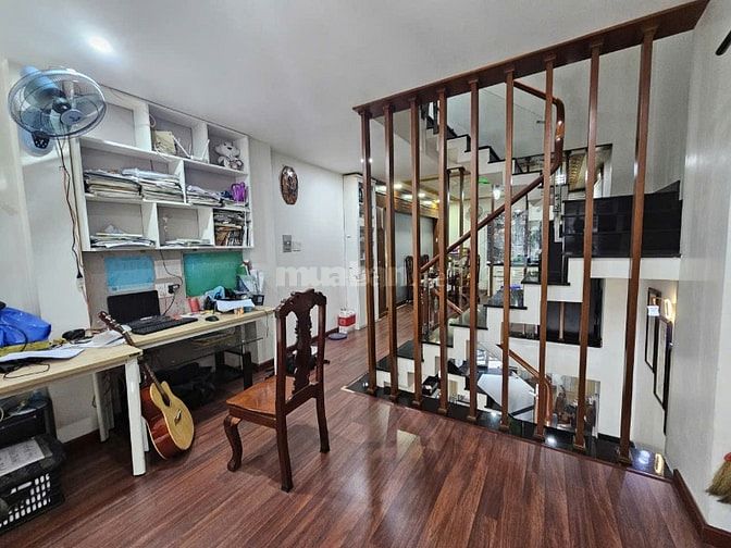 Cho thuê nhà nguyên căn 5 tầng tại hẻm 345 đường Hà Huy Giáp