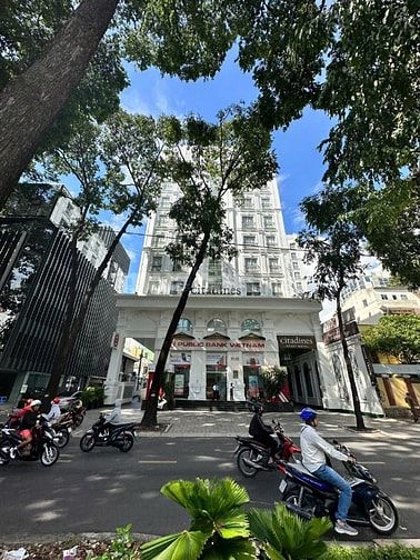 Diện tích lớn 18x40m. CN 600m2 - Mặt tiền Nguyễn Tri Phương, Quận 10