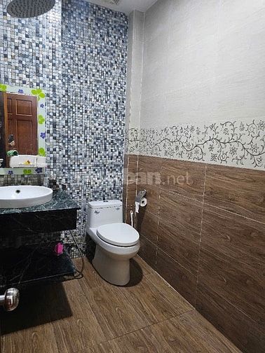 Cho thuê nhà nguyên căn 5 tầng tại hẻm 345 đường Hà Huy Giáp