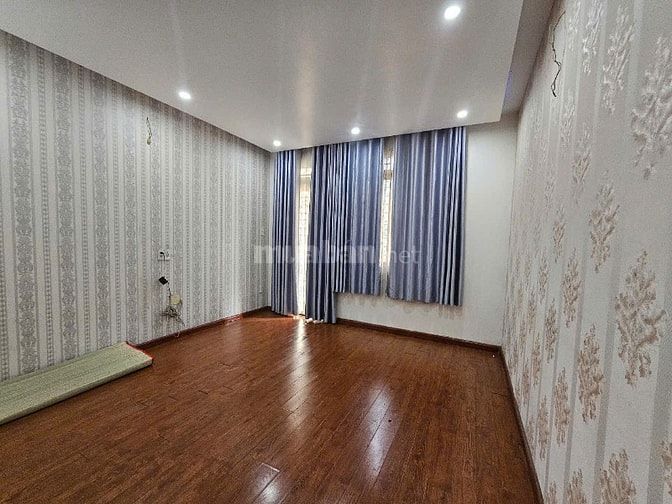 Cho thuê nhà nguyên căn 5 tầng tại hẻm 345 đường Hà Huy Giáp