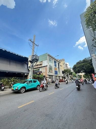 Cho thuê MT 219 Nguyễn Trãi, Quận 1, Dt:17.2x42m, trệt lững, Giá: 550 