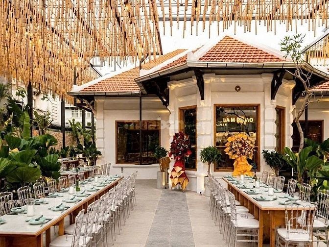 Cho thuê MT 219 Nguyễn Trãi, Quận 1, Dt:17.2x42m, trệt lững, Giá: 550 