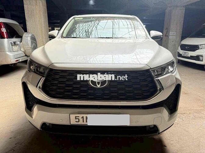 Toyota Innova Cross 2025 2.0V 10.000 km Trắng