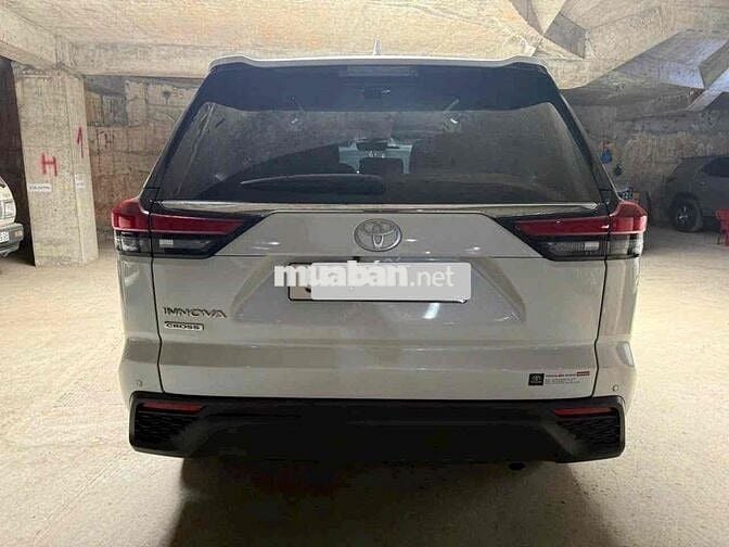 Toyota Innova Cross 2025 2.0V 10.000 km Trắng