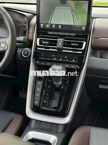 Toyota Innova Cross 2025 2.0V 10.000 km Trắng