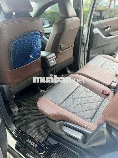 Toyota Innova Cross 2025 2.0V 10.000 km Trắng