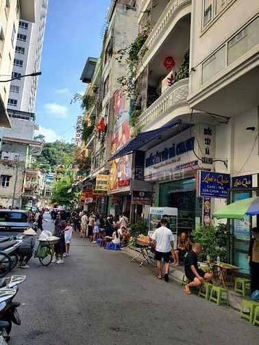Cần bán nhà mặt tiền 5m phố Đoàn Thị Điểm 