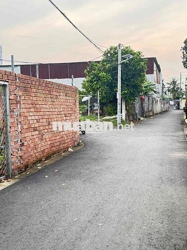 nhà nát đã đập thành đất hẻm nhựa xe tải ngang 5 x 15