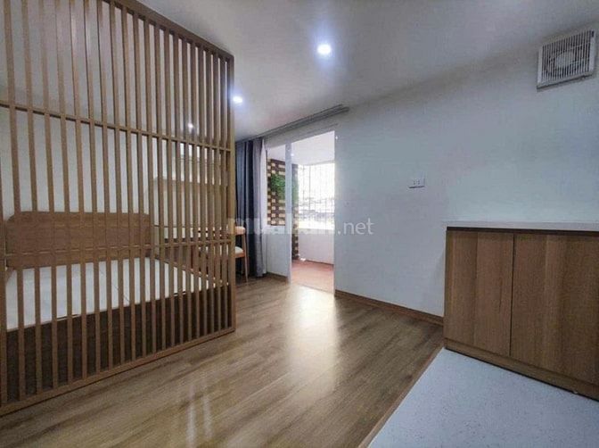 Bán căn hộ tập thể tầng 2 mặt phố Nguyên Hồng 