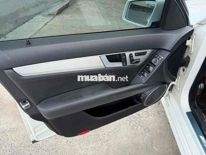 Mercedes-Benz C300 2012 Trắng