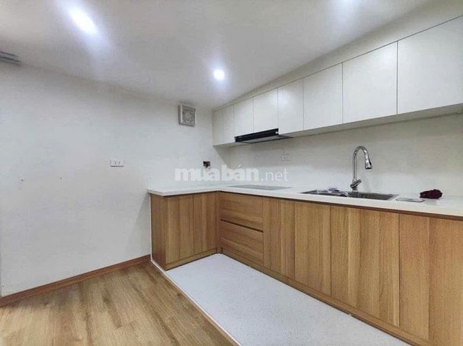 Bán căn hộ tập thể tầng 2 mặt phố Nguyên Hồng 