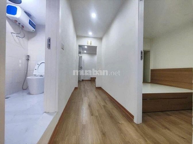 Bán căn hộ tập thể tầng 2 mặt phố Nguyên Hồng 