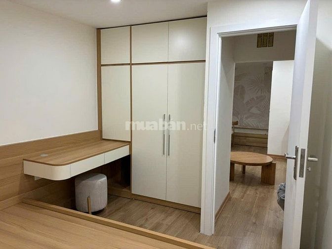 Bán căn hộ tập thể tầng 2 mặt phố Nguyên Hồng 