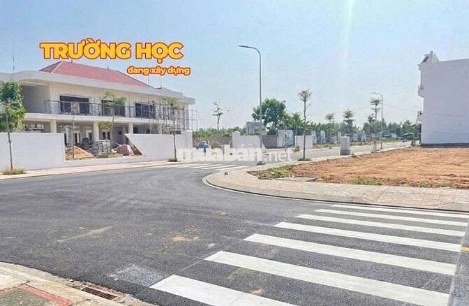 Lô góc vị trí đẹp đối diện kcn Tân Bình, mặt tiền DT 741, dân cư đông.