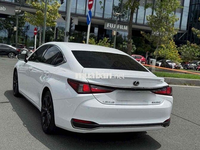 Lexus ES 250 2022 Fsport Trắng/Đỏ 30000 km