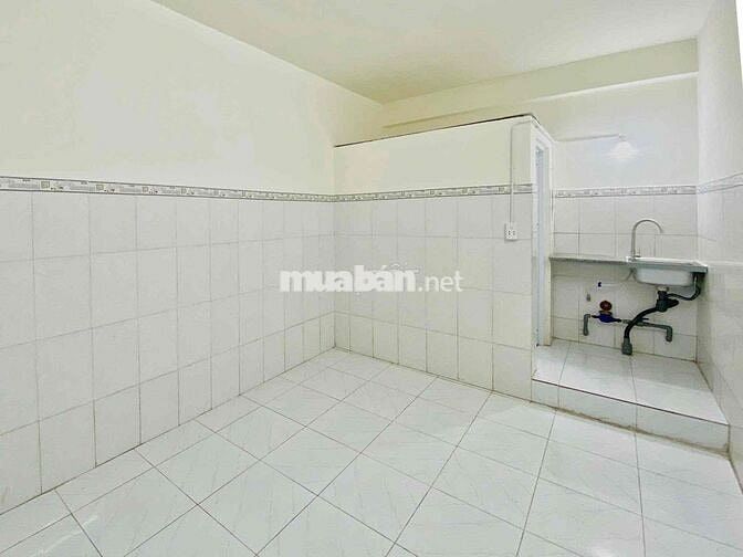 PHÒNG TRỌ GIÁ RẺ - CÓ THANG MÁY - HẦM XE - GẦN NGÃ TƯ 4 XÃ_LÊ VĂN QƯỚI