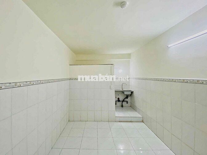 PHÒNG TRỌ GIÁ RẺ - CÓ THANG MÁY - HẦM XE - GẦN NGÃ TƯ 4 XÃ_LÊ VĂN QƯỚI