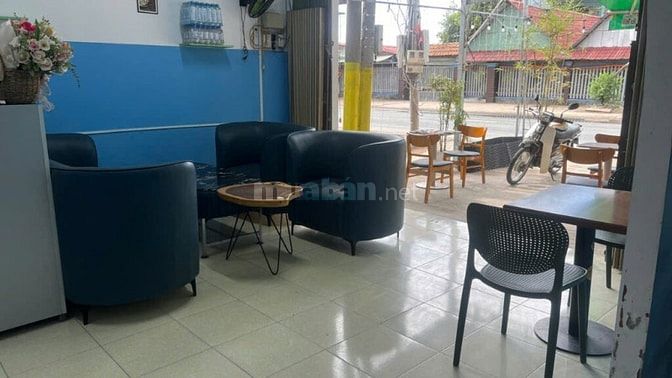 Giao Long Coffee Bến Tre – Cà phê máy 13k, trà 1 lít 19k, sân vườn tho