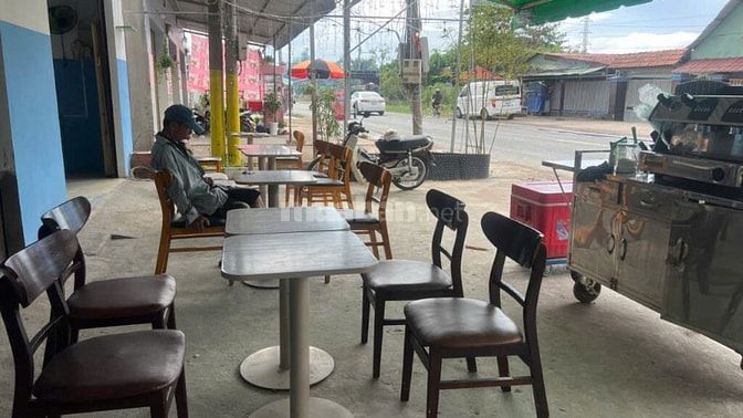 Giao Long Coffee Bến Tre – Cà phê máy 13k, trà 1 lít 19k, sân vườn tho