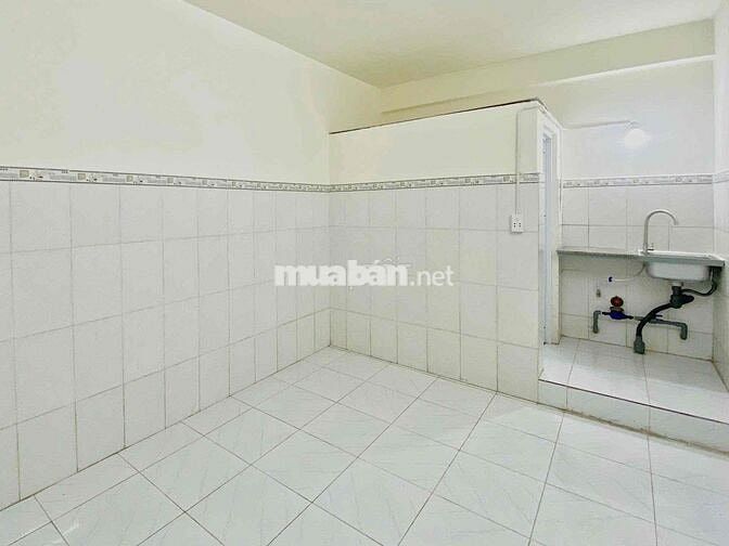 PHÒNG TRỌ GIÁ RẺ - CÓ THANG MÁY - HẦM XE - GẦN NGÃ TƯ 4 XÃ_LÊ VĂN QƯỚI