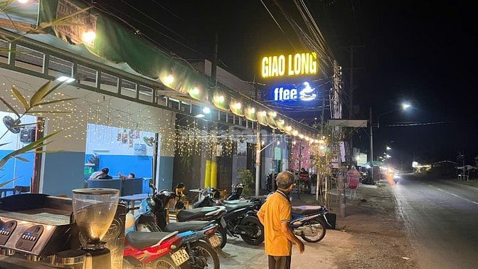 Giao Long Coffee Bến Tre – Cà phê máy 13k, trà 1 lít 19k, sân vườn tho