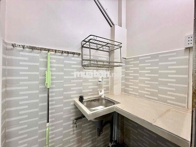 Cho Thuê Căn Hộ Gác Full NT Máy Giặt Riêng Rộng 25m2 Ngay Sư Vạn Hạnh