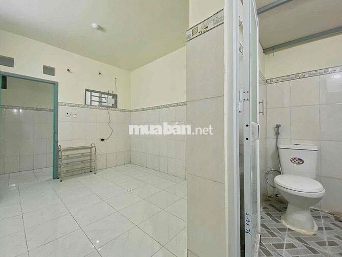 PHÒNG TRỌ GIÁ RẺ - CÓ THANG MÁY - HẦM XE - GẦN NGÃ TƯ 4 XÃ_LÊ VĂN QƯỚI