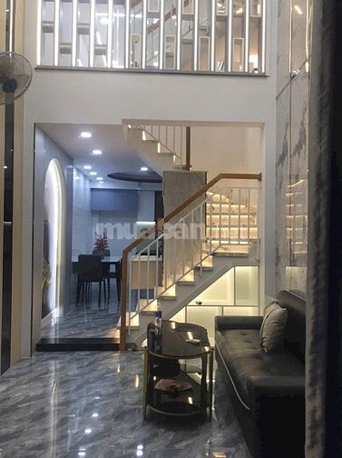 Nhà đẹp đường Bùi Quang Là 3 tầng . Giá 5,050 tỷ