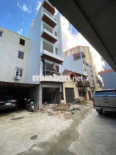 NHÀ MỚI ĐANG HOÀN THIỆN TỔ 9 THẠCH BÀN - 16 CHỖ QUAY ĐẦU TRƯỚC NHÀ