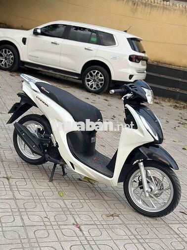 Honda Vision Trắng đen