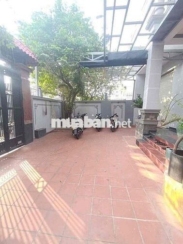 BIỆT THỰ FULL NỘI THẤT,SÂN ĐẬU 2OTO GẦN GA METRO,CHỢ THỦ ĐỨC