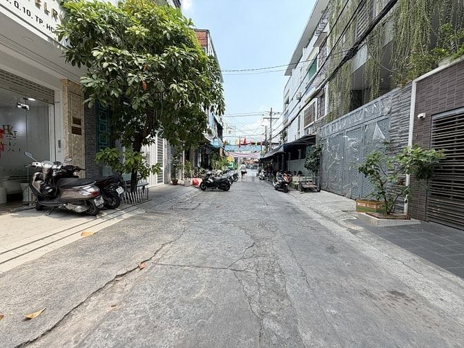 Bán nhà Hoàng Dư Khương Q.10 - 5,6m x 12m - 7 tầng có thnag máy 