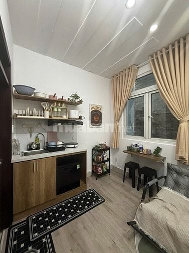 Bán nhà Hoàng Dư Khương Q.10 - 5,6m x 12m - 7 tầng có thnag máy 