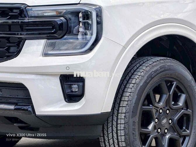 Ford Everest  2026 trả trước 240 triệu nhận xe