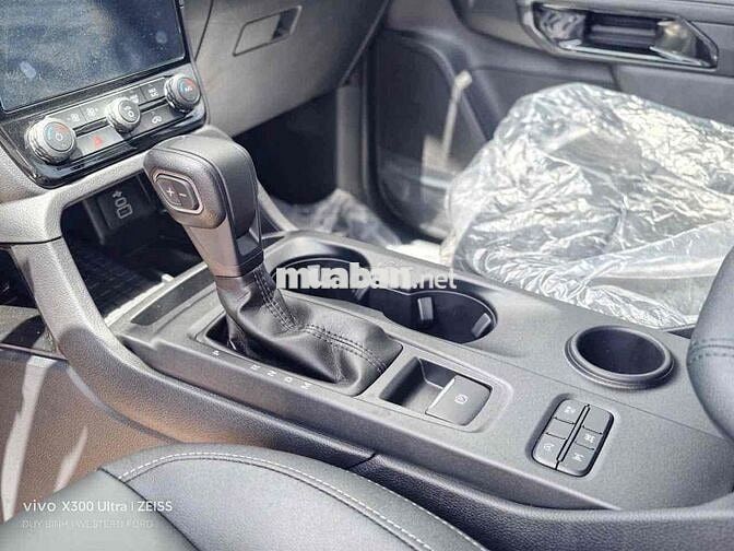 Ford Everest  2026 trả trước 240 triệu nhận xe