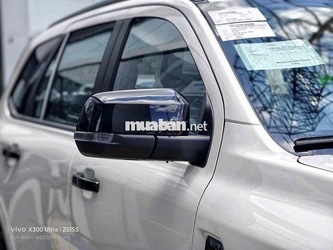 Ford Everest  2026 trả trước 240 triệu nhận xe