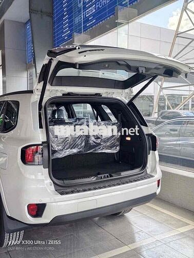 Ford Everest  2026 trả trước 240 triệu nhận xe