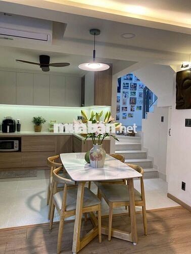 Biệt thự vườn 200m2, Khu Nam Long Q7, ngang 8m dài 8m , 2 tầng