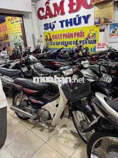 Honda Astrea Trắng Đen đã sử dụng